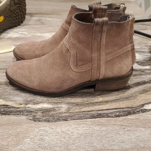 Dolce vita suede booties womens size 6.5